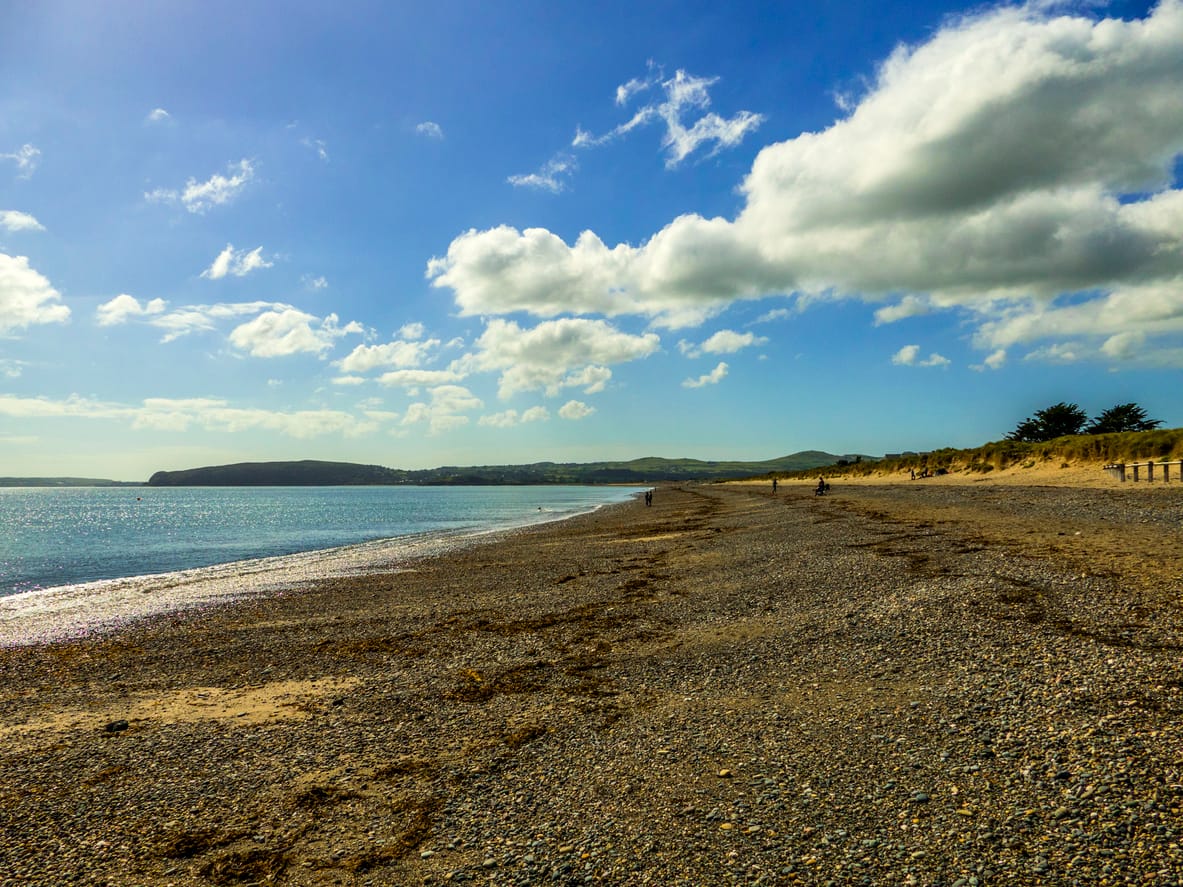 Find Pwllheli cottages by the sea