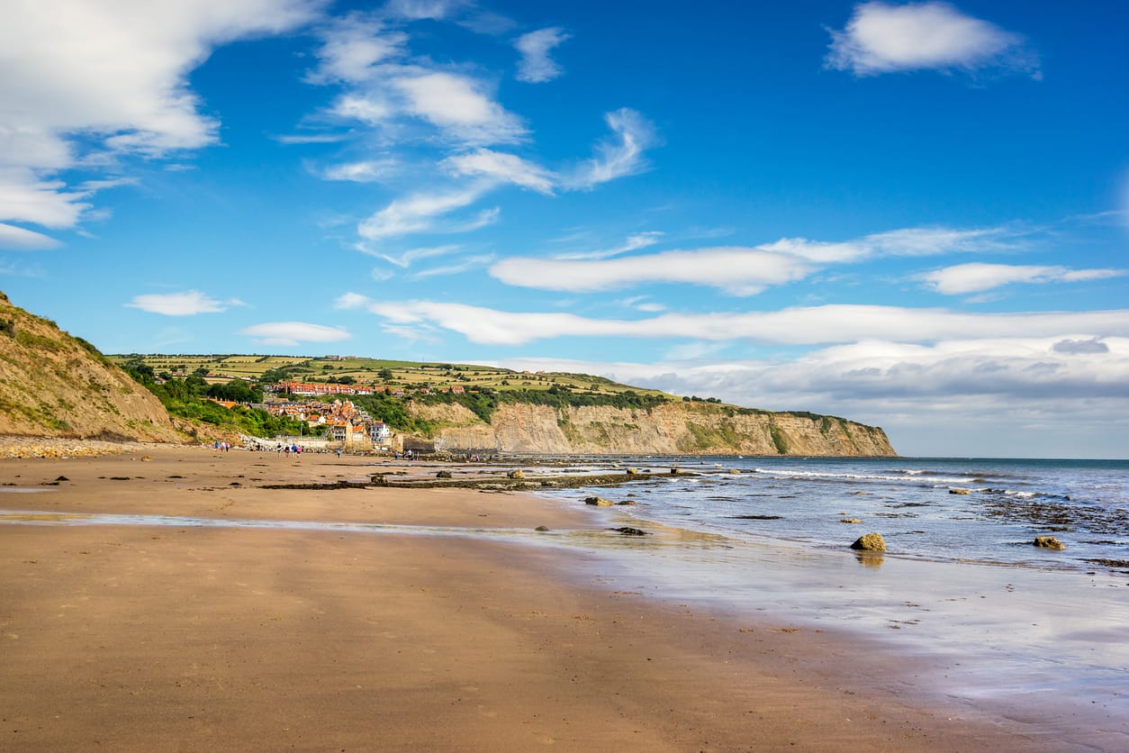 Search Robin Hood’s Bay cottages by the sea