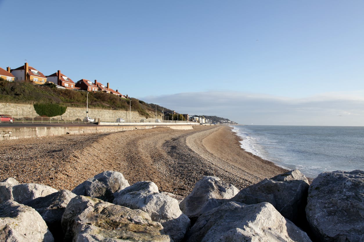 Search for Sandgate cottages by the sea