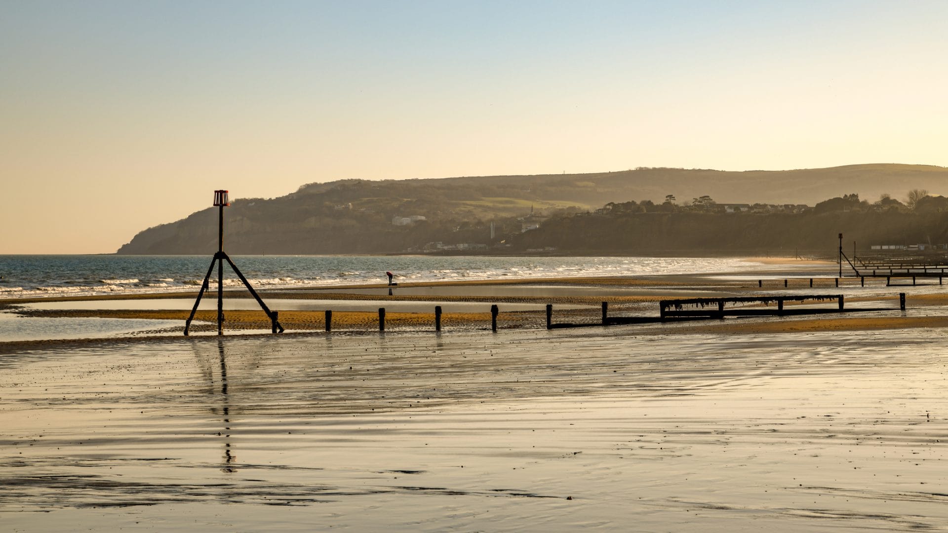 Find Sandown cottages by the sea