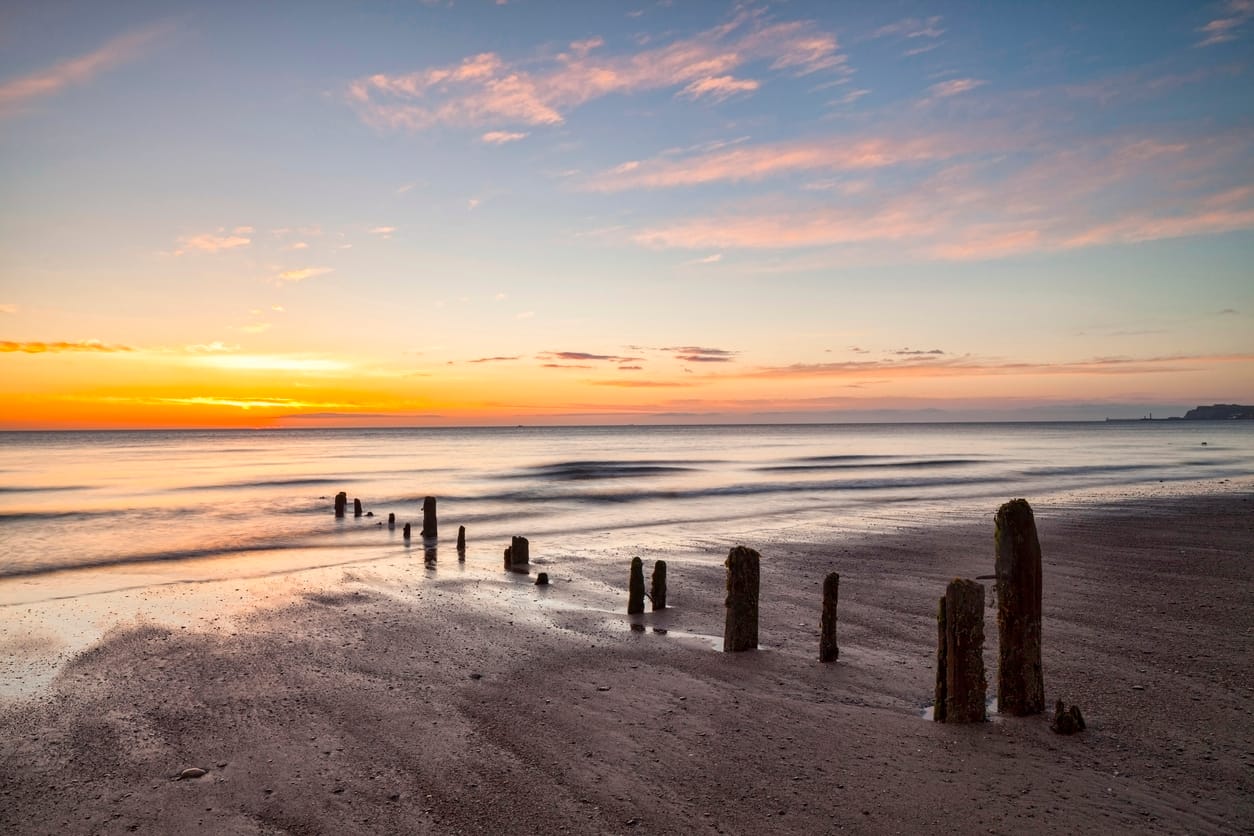 Search Sandsend cottages by the sea