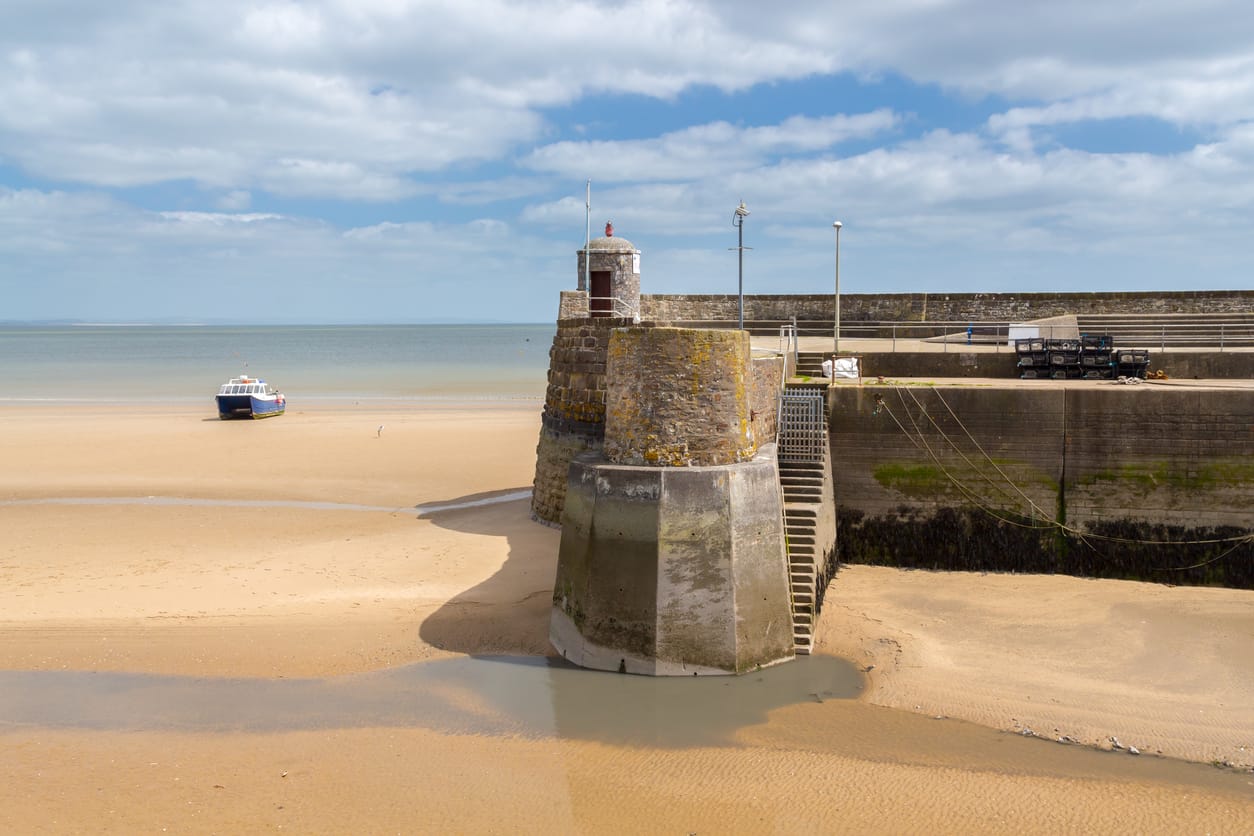 Find Saundersfoot cottages by the sea