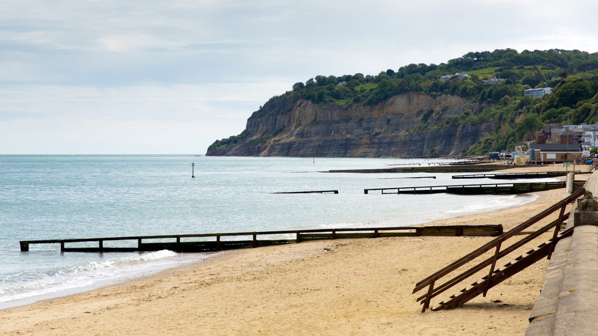Find Shanklin cottages by the sea