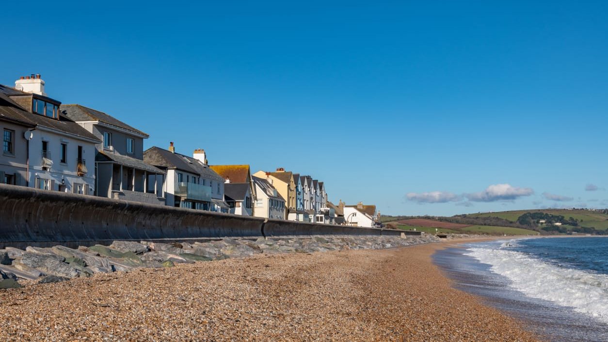 Search for Slapton cottages by the sea