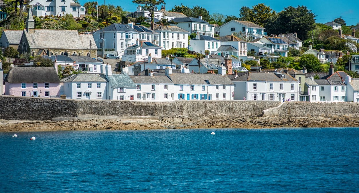 Search for St Mawes cottages by the sea