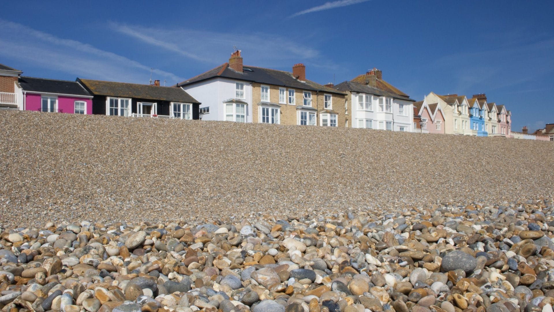 Find Suffolk cottages by the sea