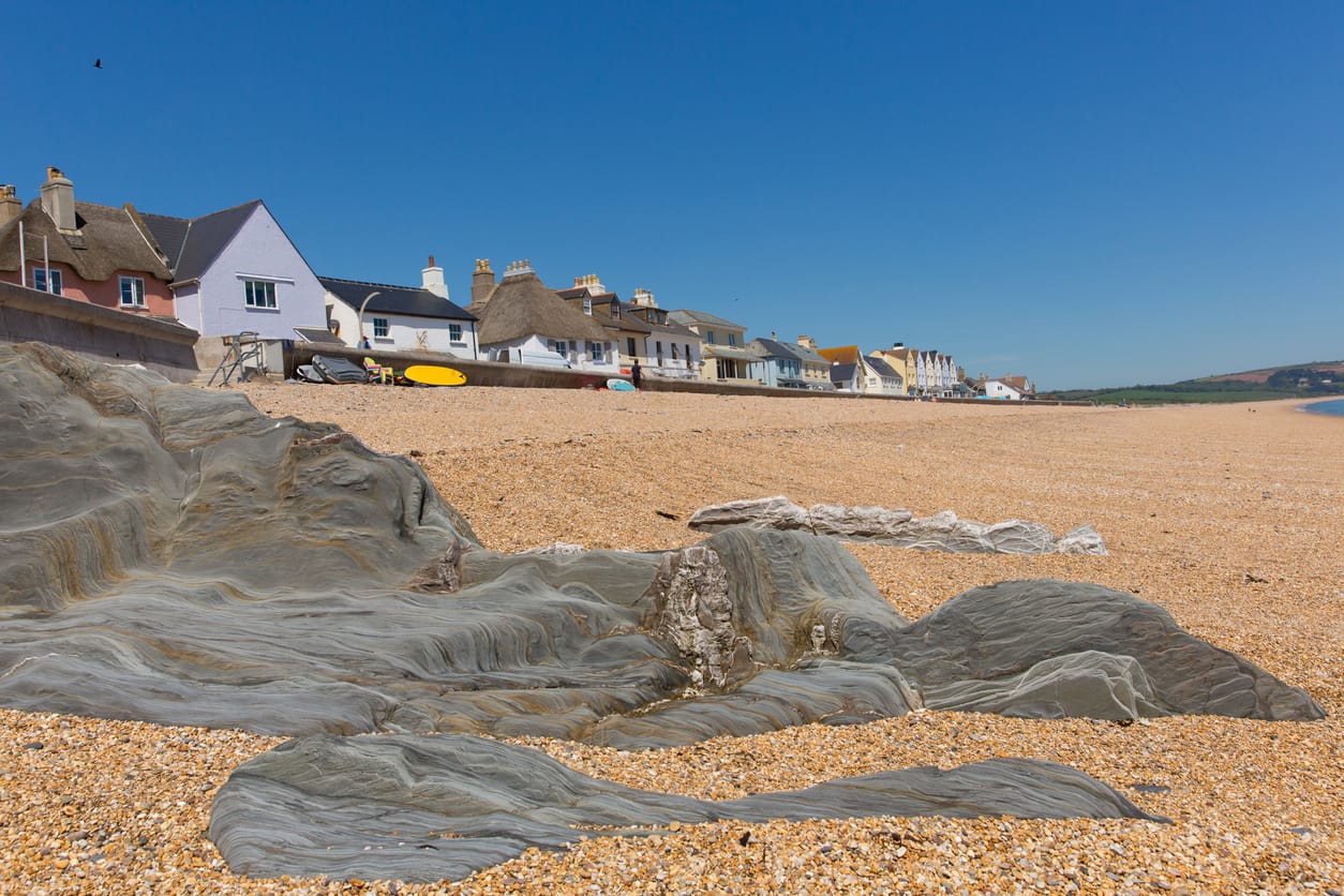 Find Torcross cottages by the sea
