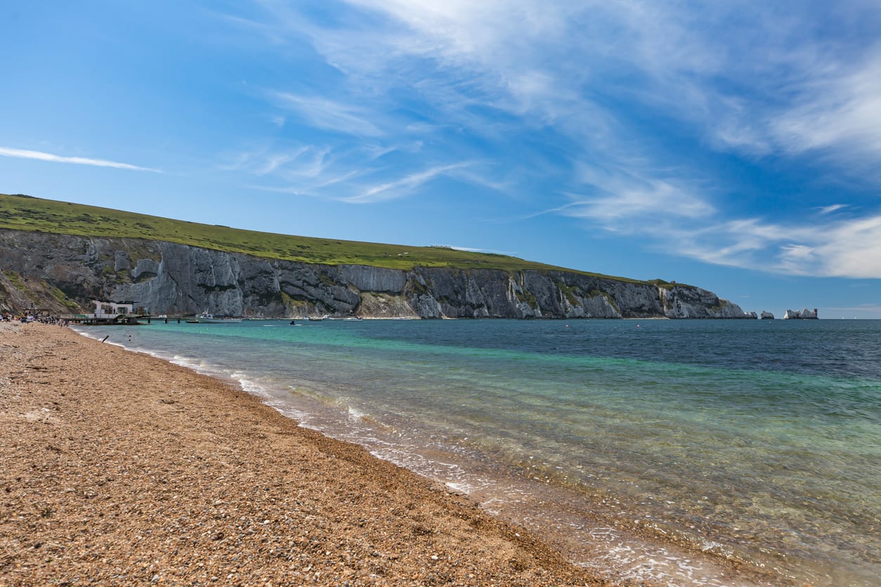 Search for Totland Bay cottages by the sea