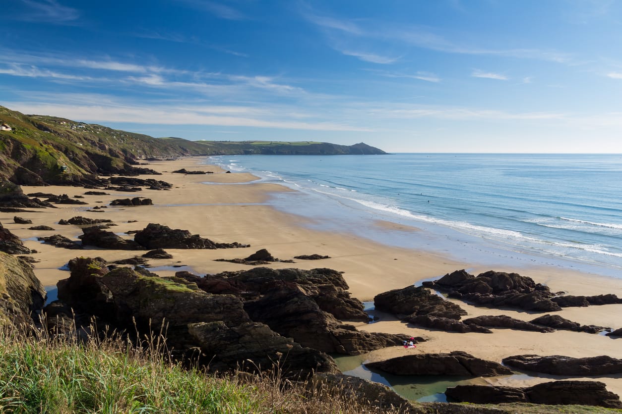 Find Whitsand cottages by the sea
