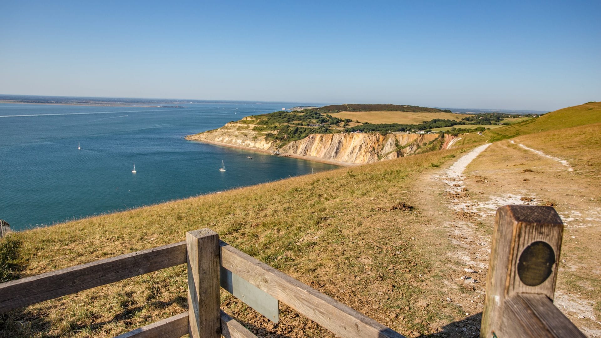 Find Wootton cottages by the sea