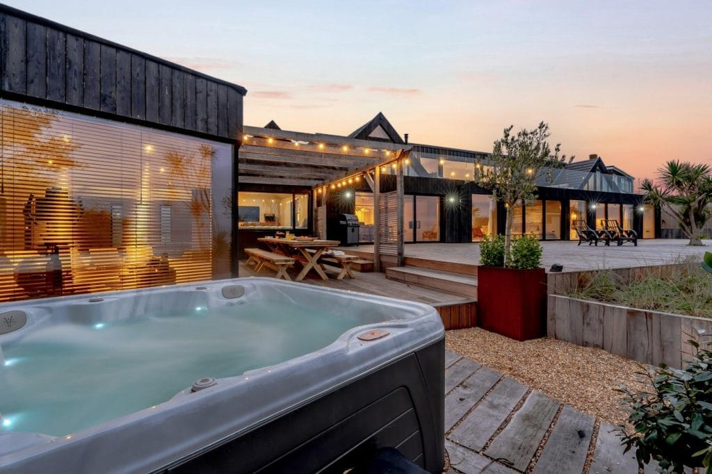 luxury hot tub cottage by the sea