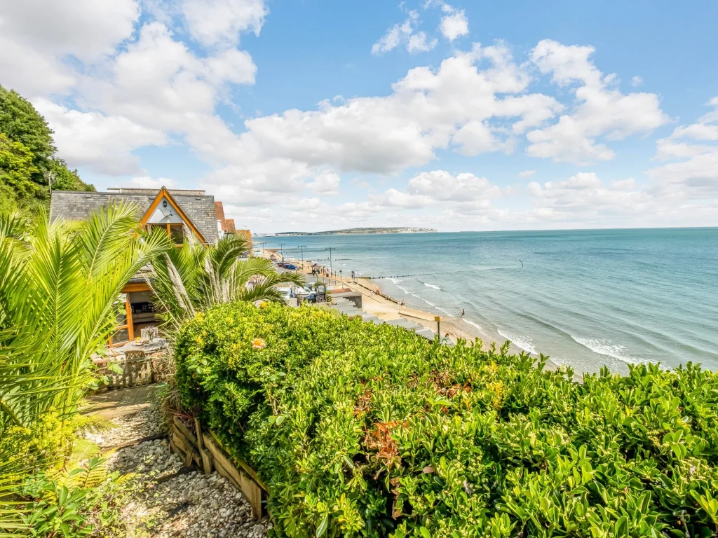 Shanklin cottage overlooking the beach
