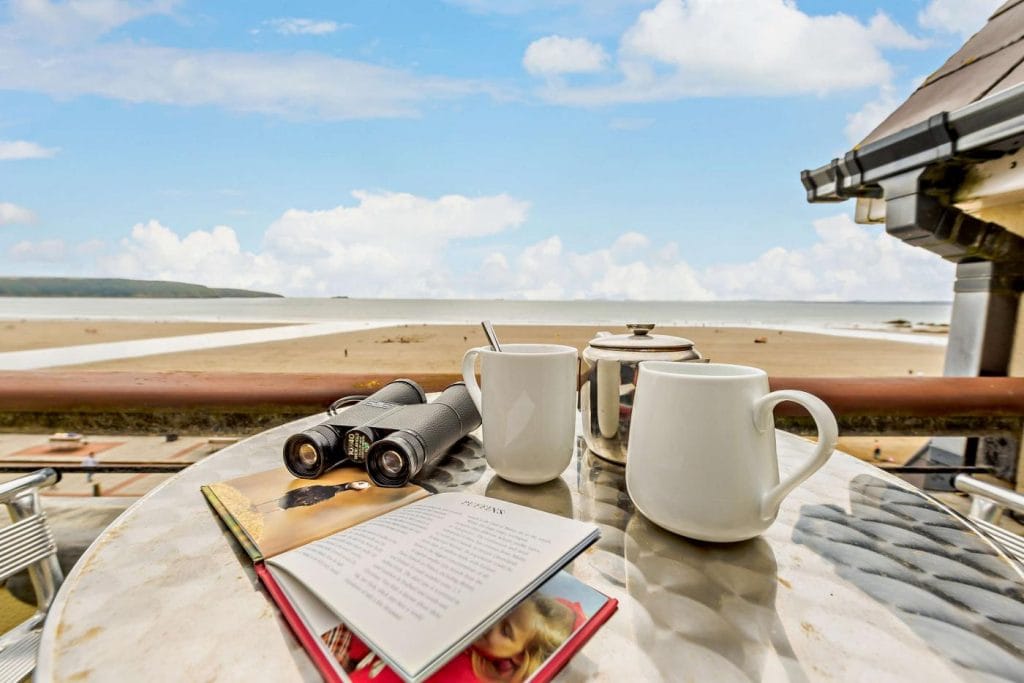 Broad Haven beachfront cottage with sea views