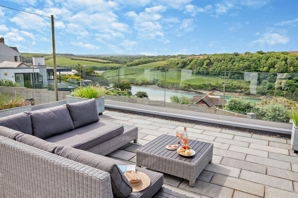 Four bedroom holiday home in Newquay with beach views.