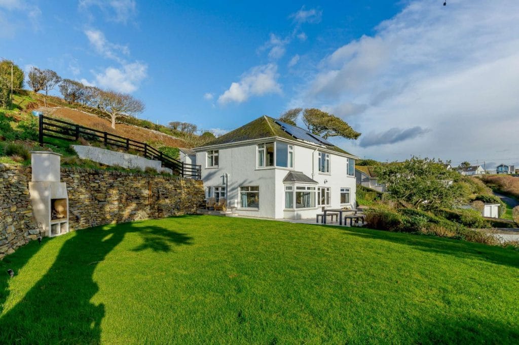 Coastal holiday home for eight in Mawgan Porth with large garden.