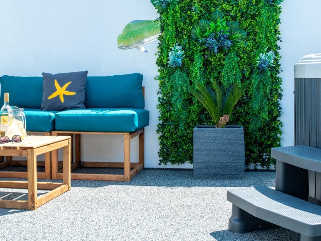 Converted chapel with three bedrooms and private hot tub, walk to the beach.