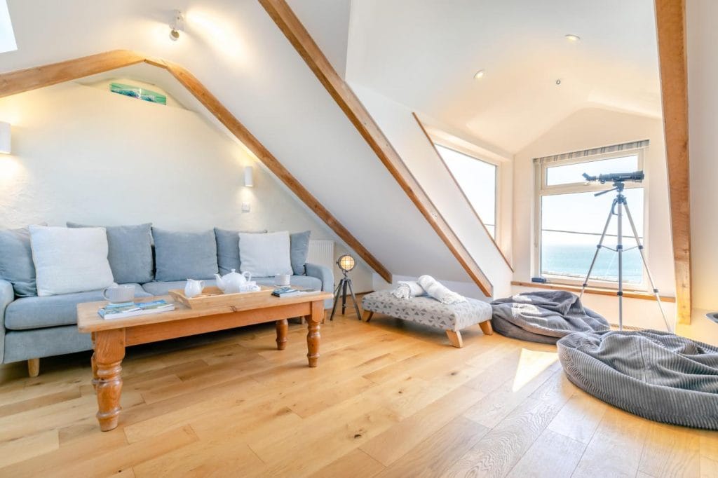 Porthleven light and airy cottage with original features and sea views.