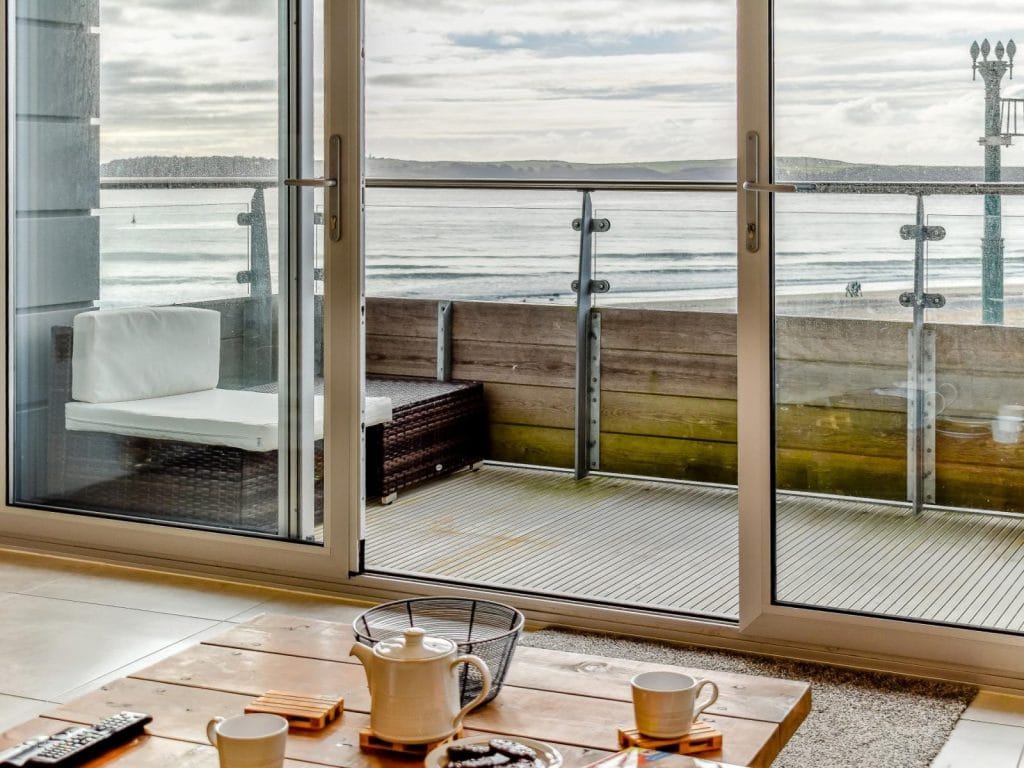 Tenby seafront apartment with sea views