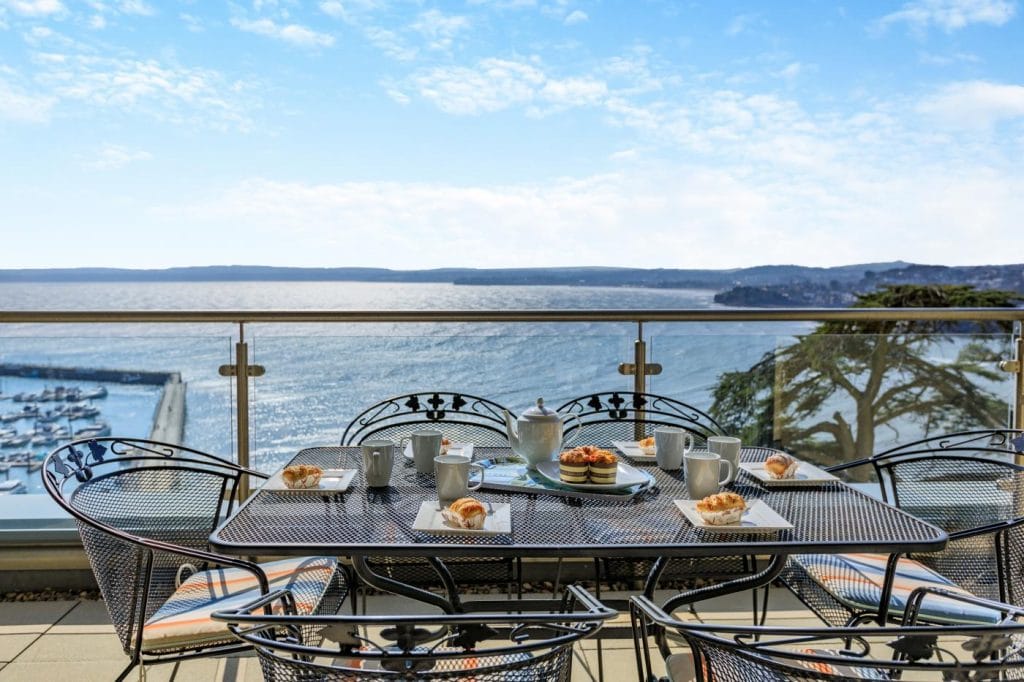 Torquay holiday apartment with sea views