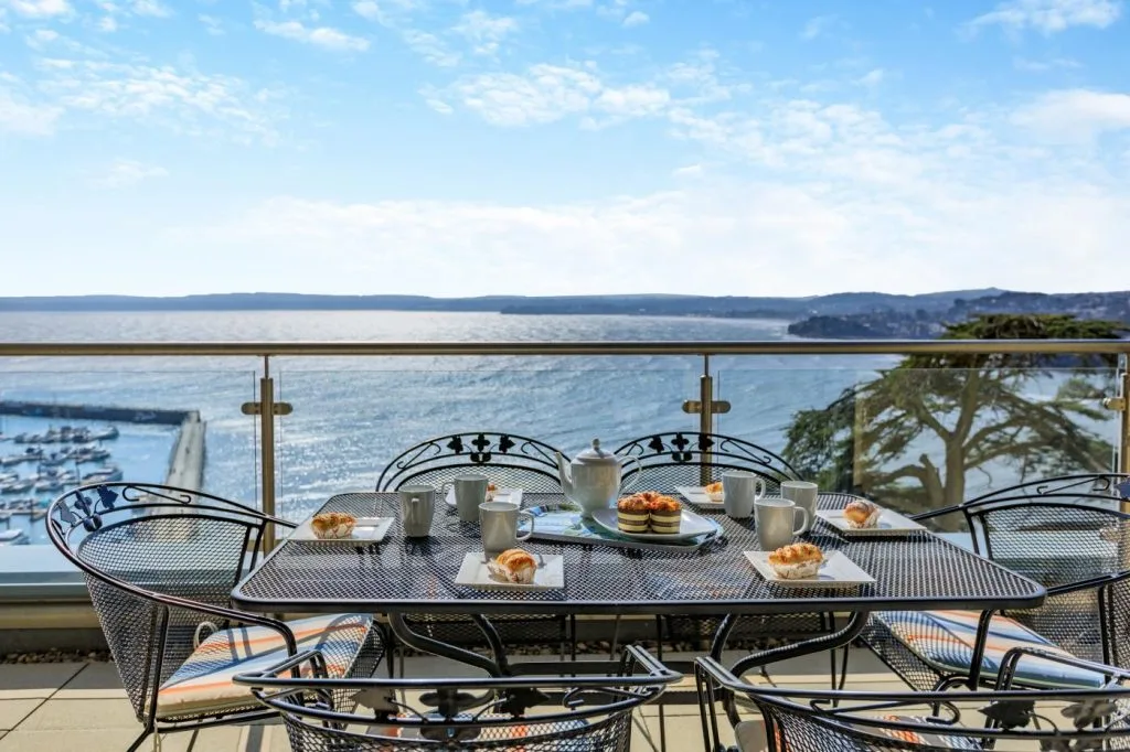 Torquay holiday apartment with sea views