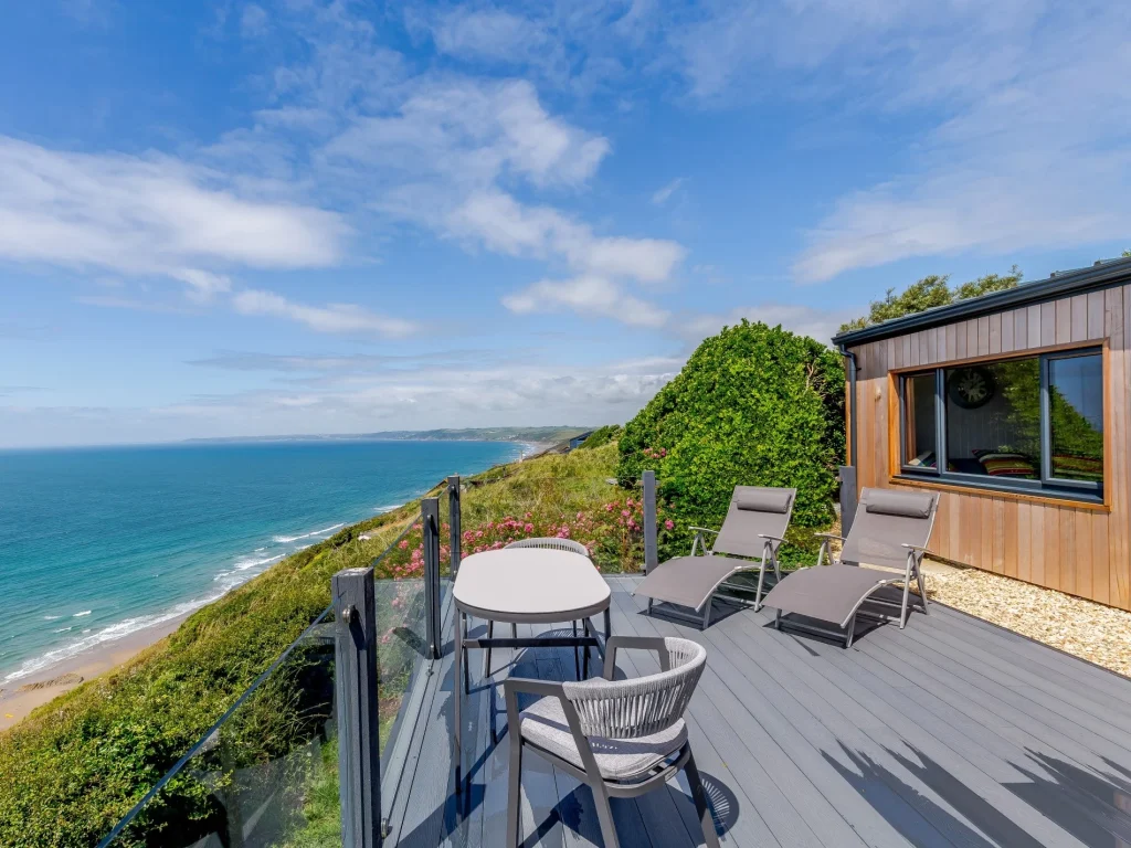 One bedroom beach lodge in Whitsand Bay with hot tub and views from Rame Head to Falmouth.