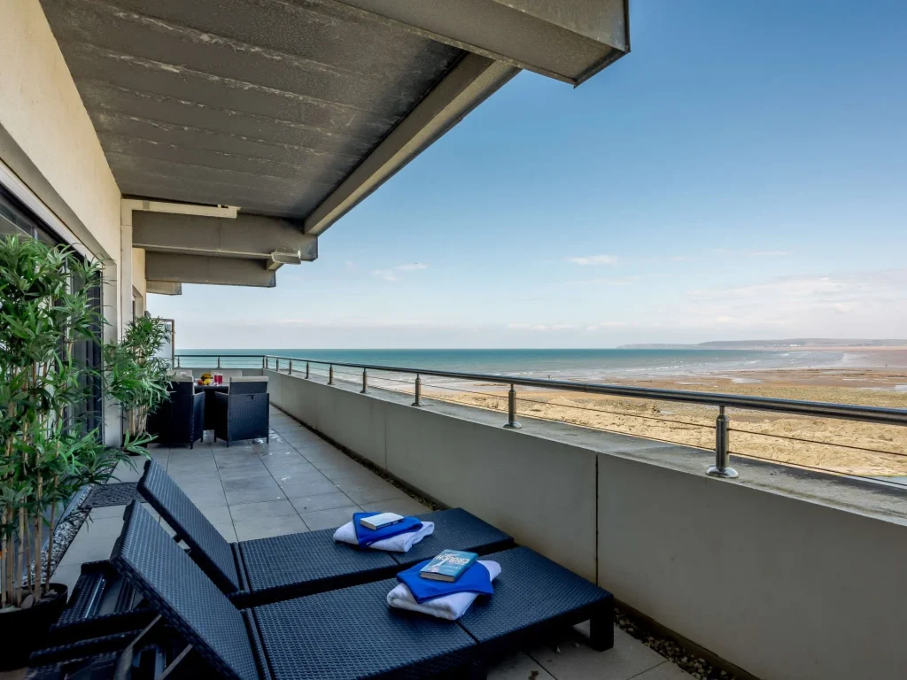 Westward Ho sea view apartment with hot tub