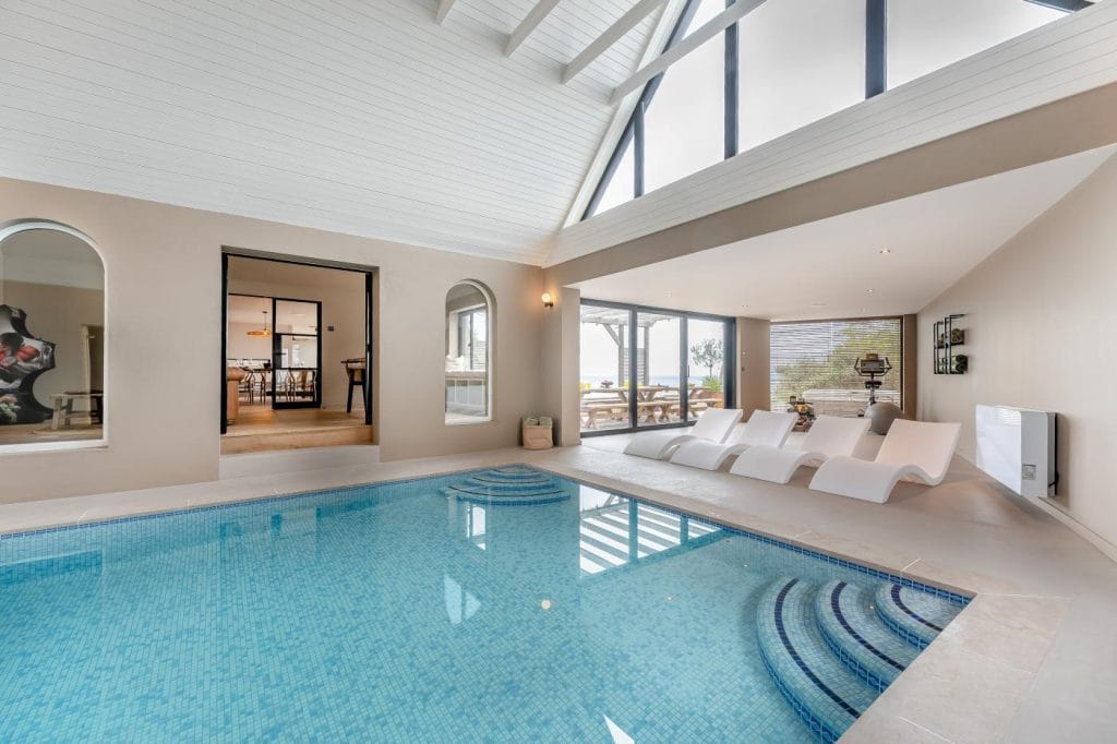 luxury Sussex cottage with heated indoor swimming pool