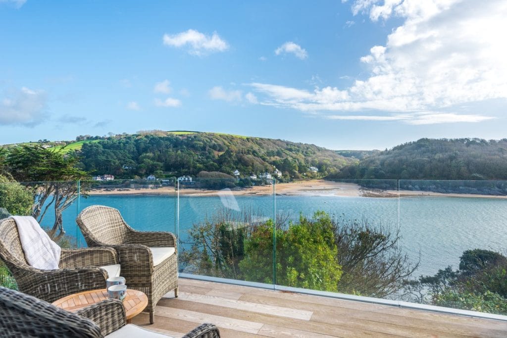 Luxury Salcombe apartment with sea views from decking