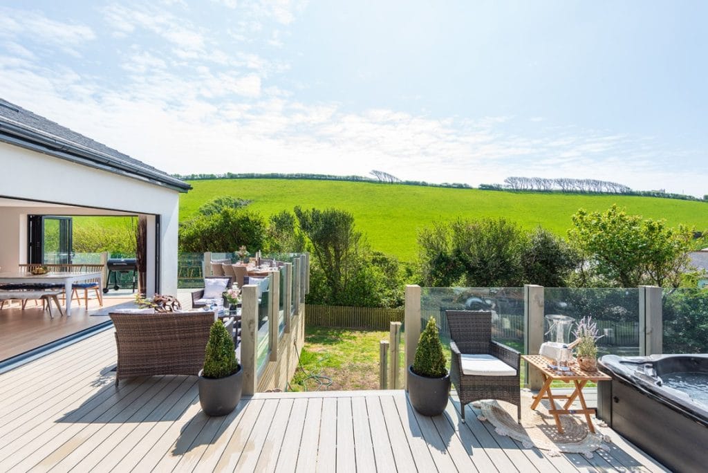 Luxury Hope Cove cottage with hot tub and EV charger