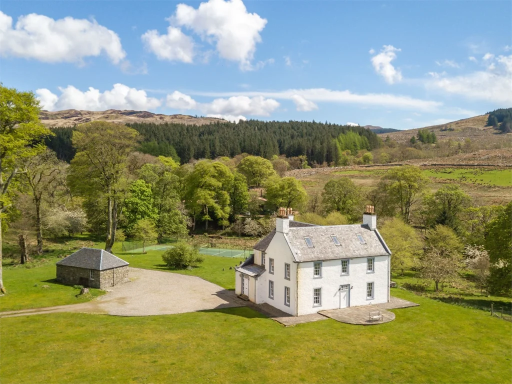 Coastal cottage in Scotland with EV charging point