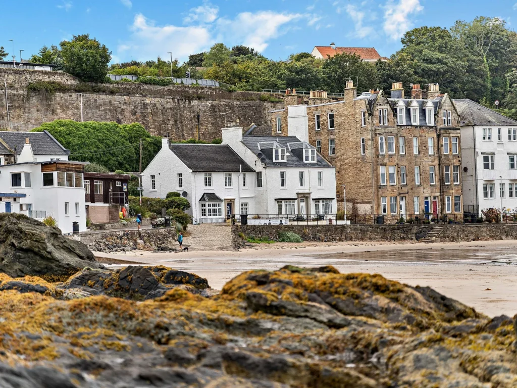 Row of holiday cottages in Fife with direct access to the beach