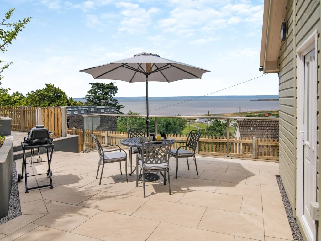 Kewstoke dog friendly cottage with sea views