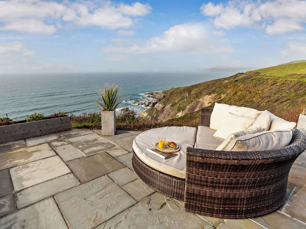 Couples hot tub lodge with sea views in Whitsand Bay