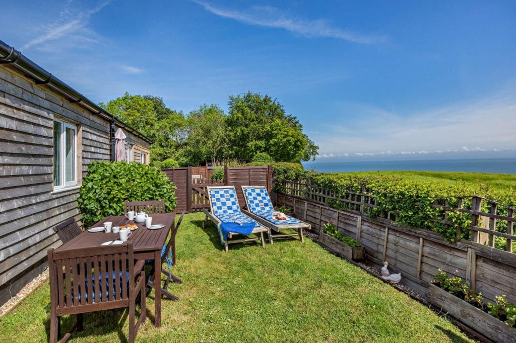 Blue Anchor bungalow with sea views from garden