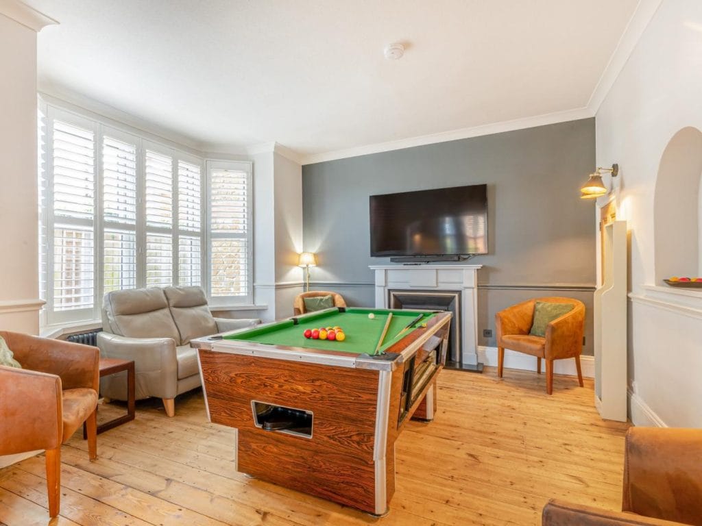 Norfolk beach house for 16 with snooker table