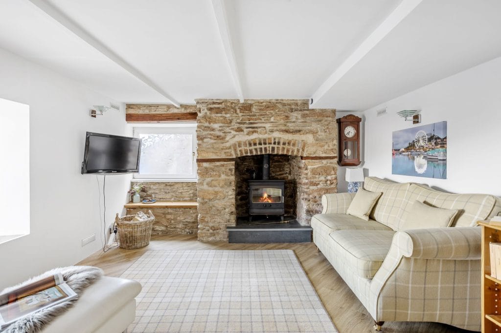 Cosy Brixham cottage with a log burner by the sea