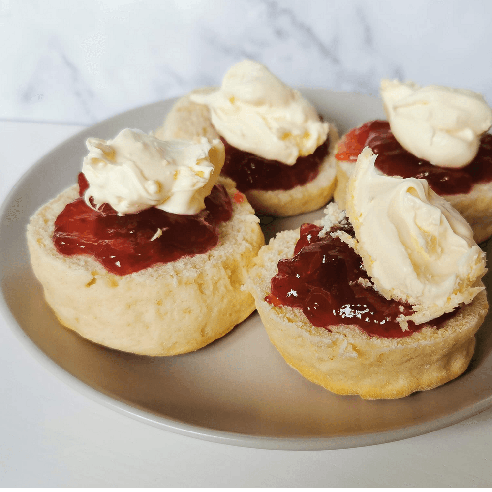 Cornish cream tea (cream on top of jam)