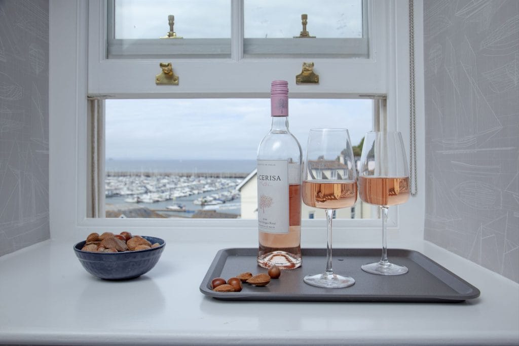 Brixham one bedroom luxury cottage for couples on seaside breaks