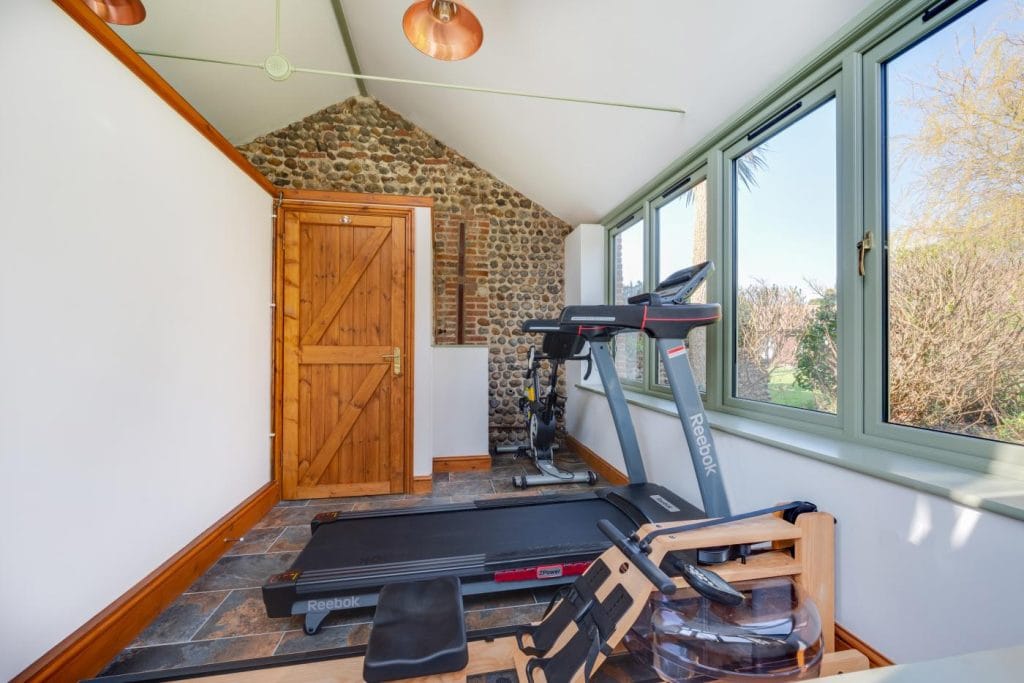 Norfolk cottage with private indoor gym